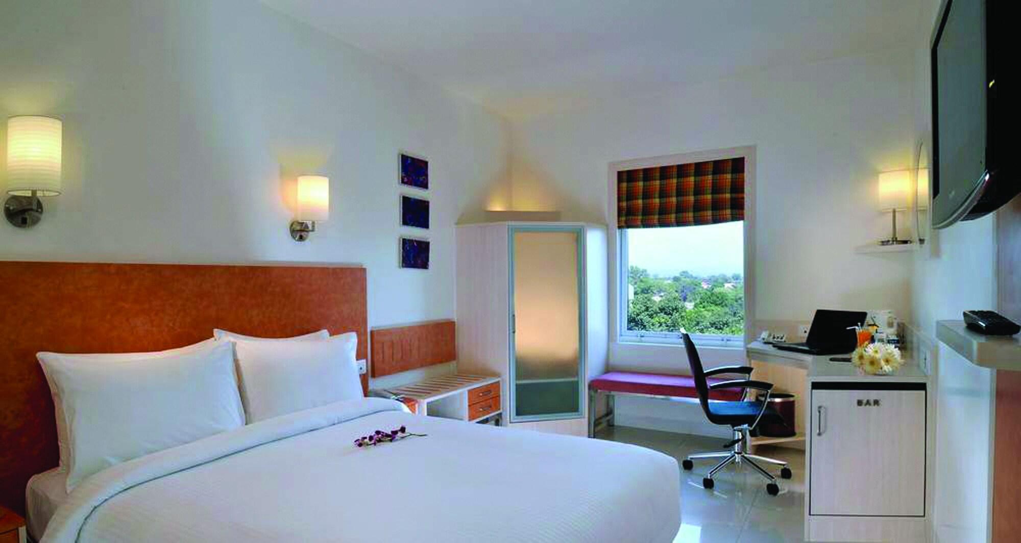 Hometel Chandigarh Luaran gambar