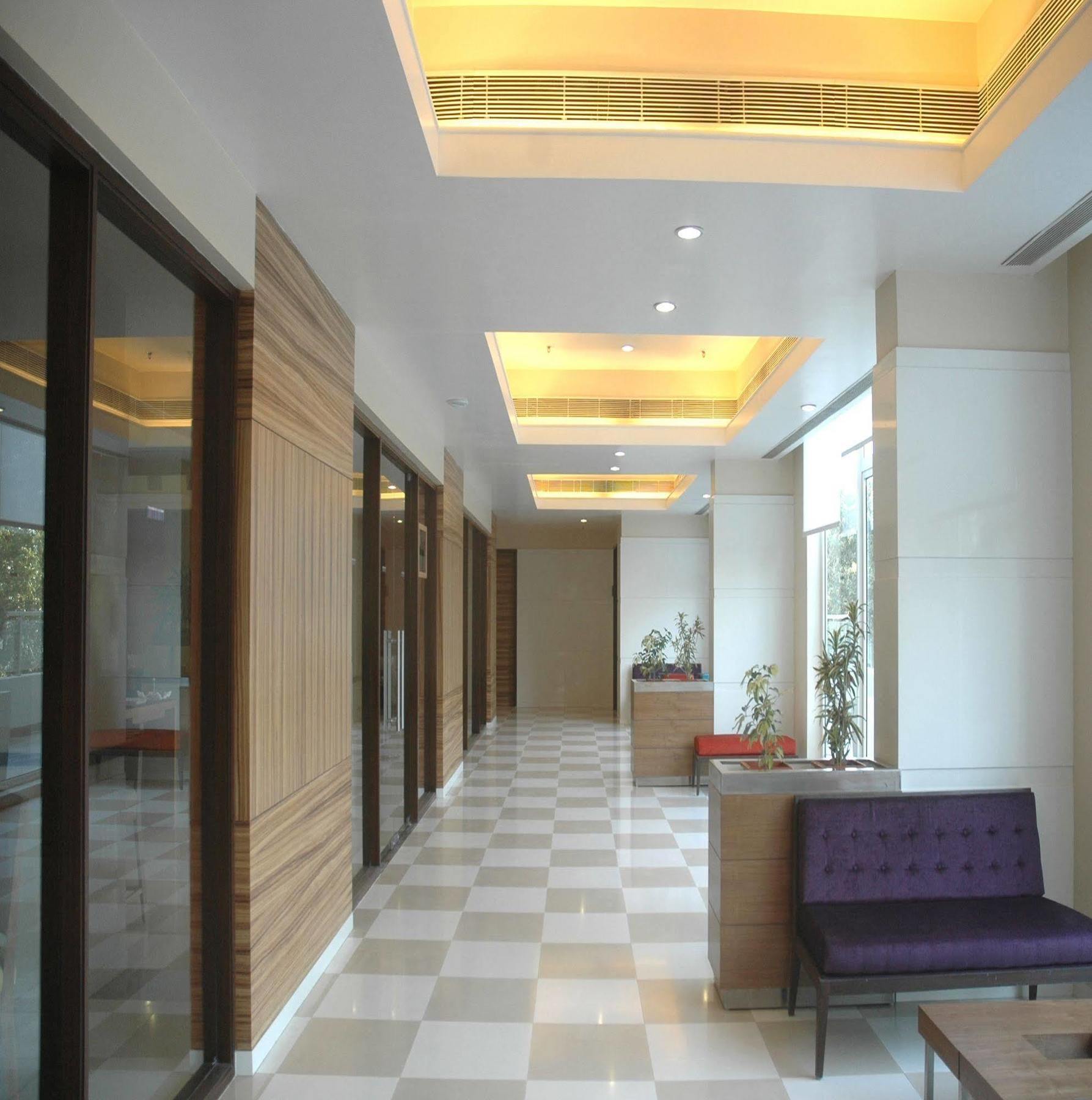 Hometel Chandigarh Luaran gambar