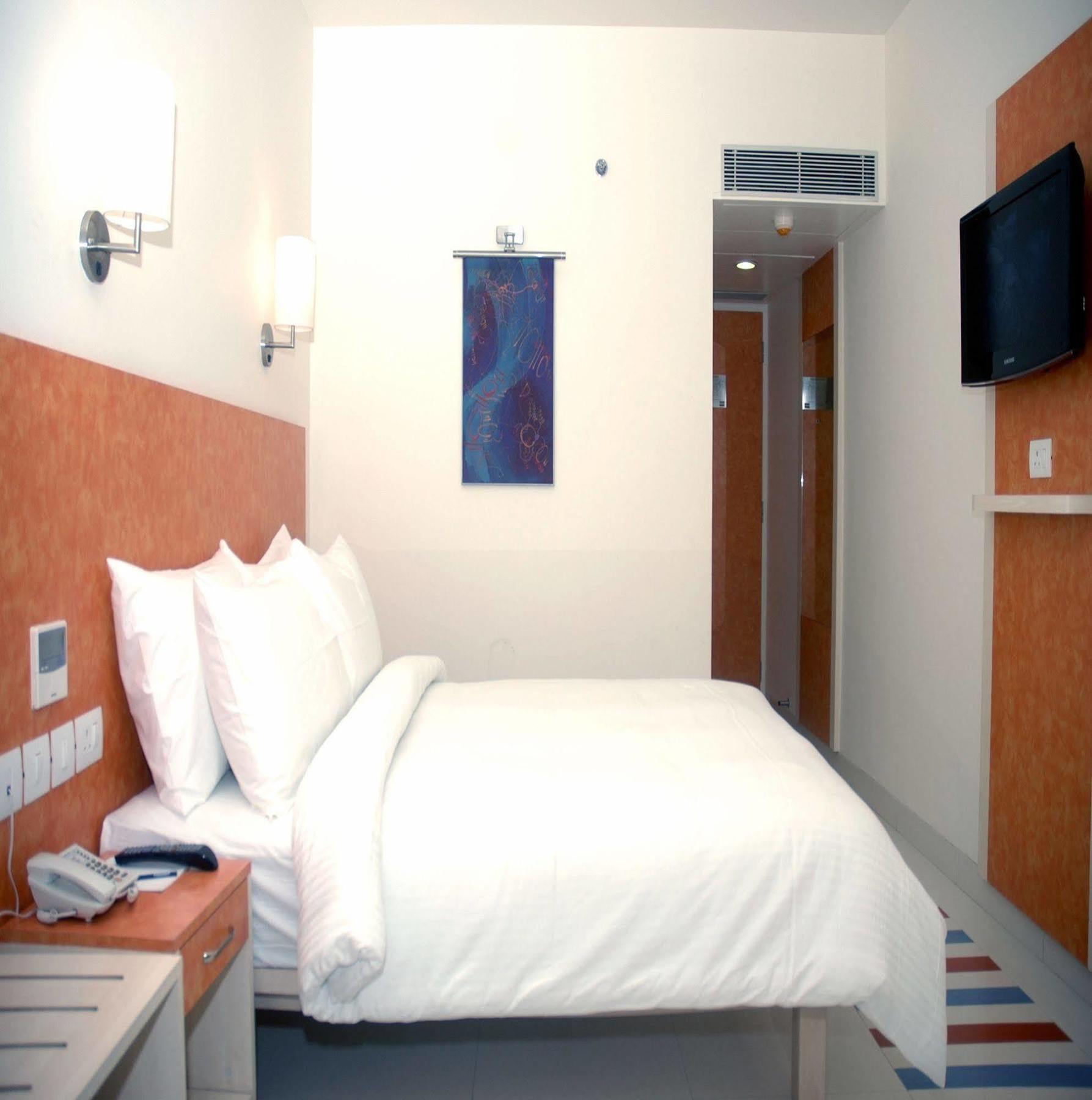 Hometel Chandigarh Luaran gambar