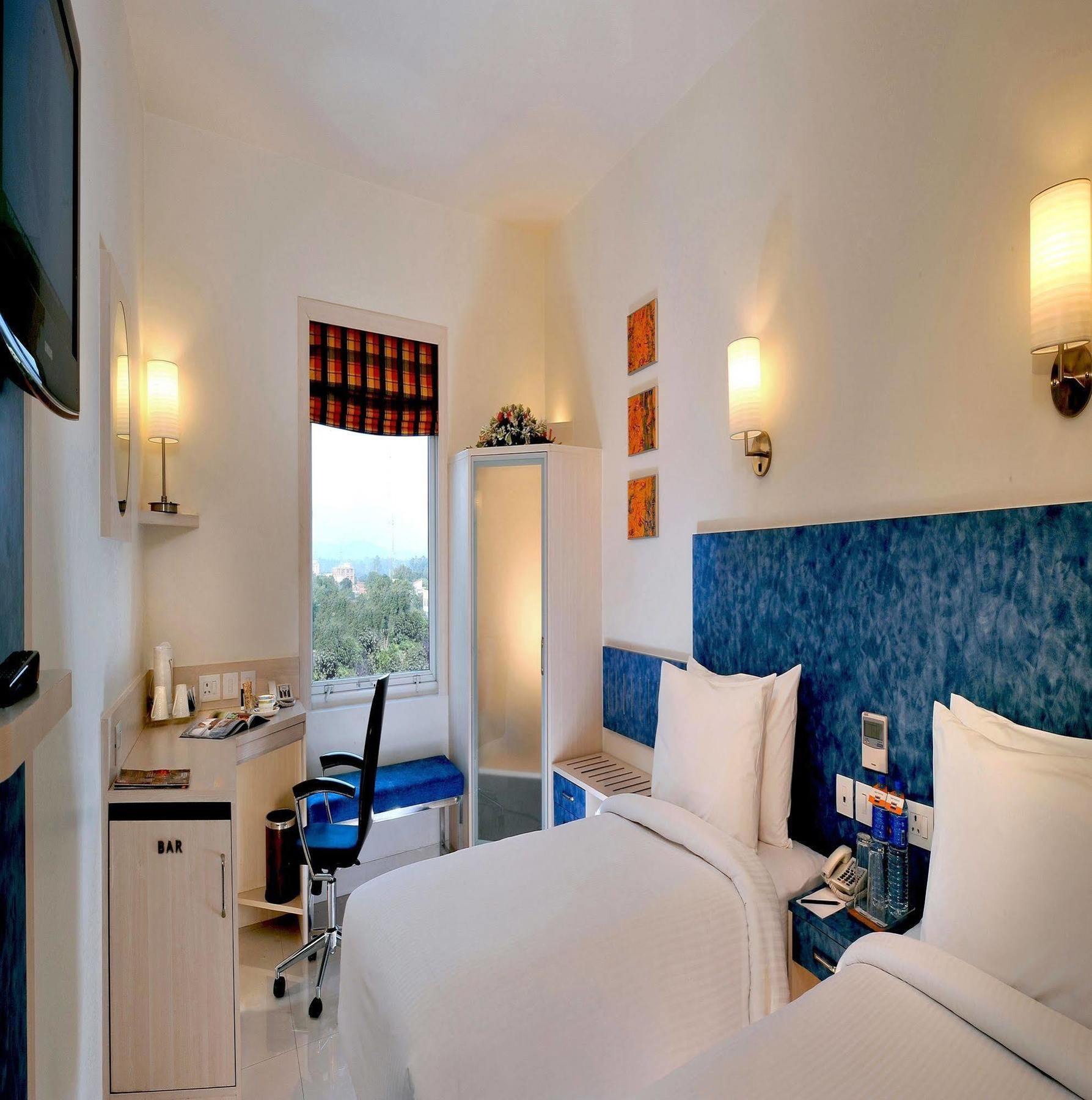 Hometel Chandigarh Luaran gambar