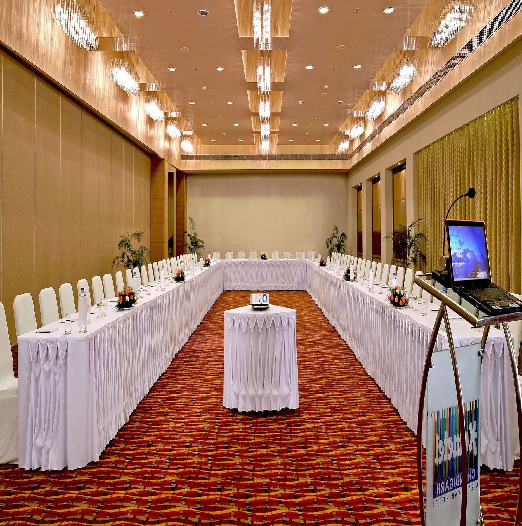 Hometel Chandigarh Luaran gambar