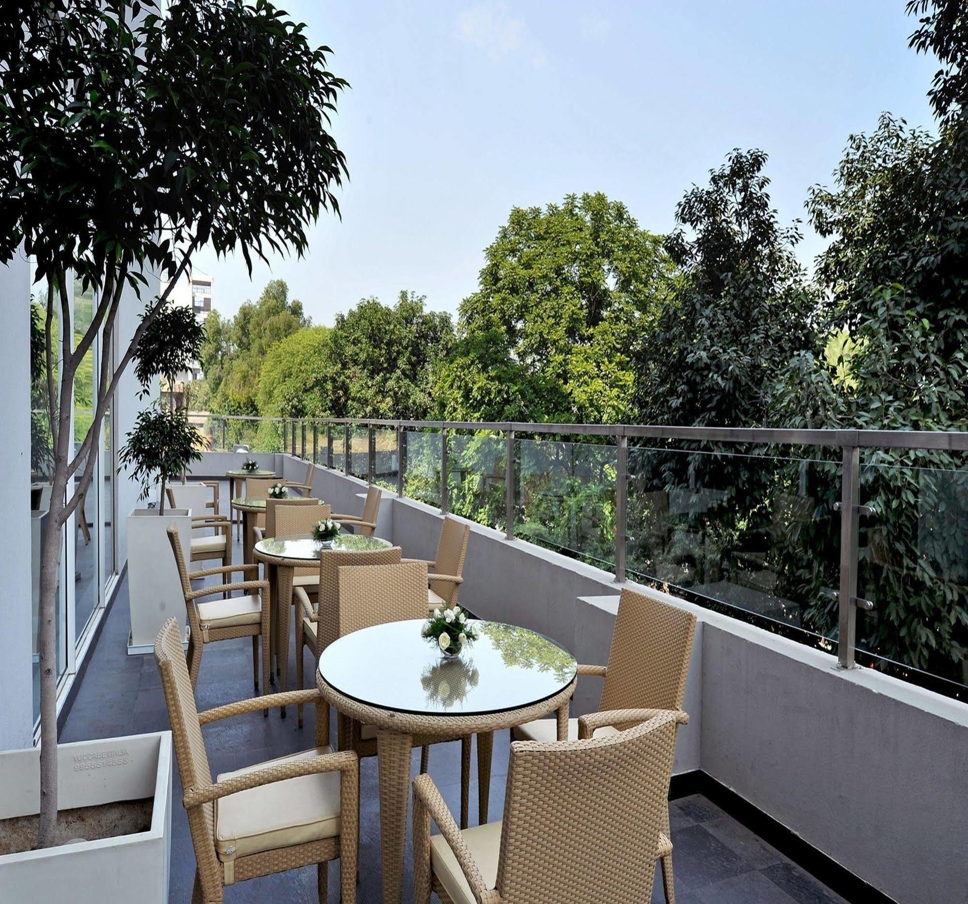 Hometel Chandigarh Luaran gambar