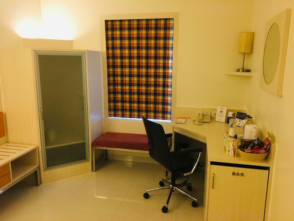 Hometel Chandigarh Luaran gambar